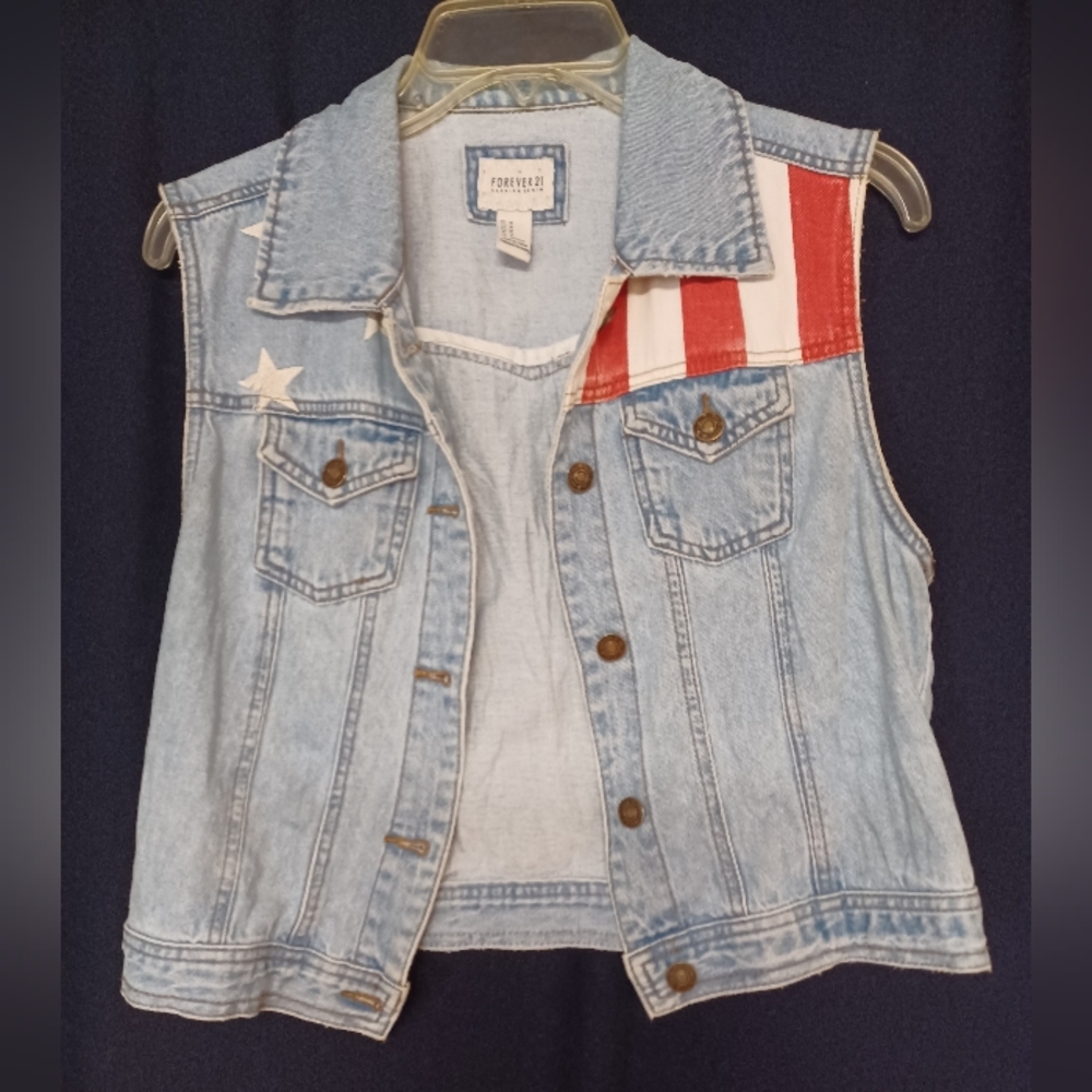 Forever 21 sleeveless 4th of July denim jacket. Size M.